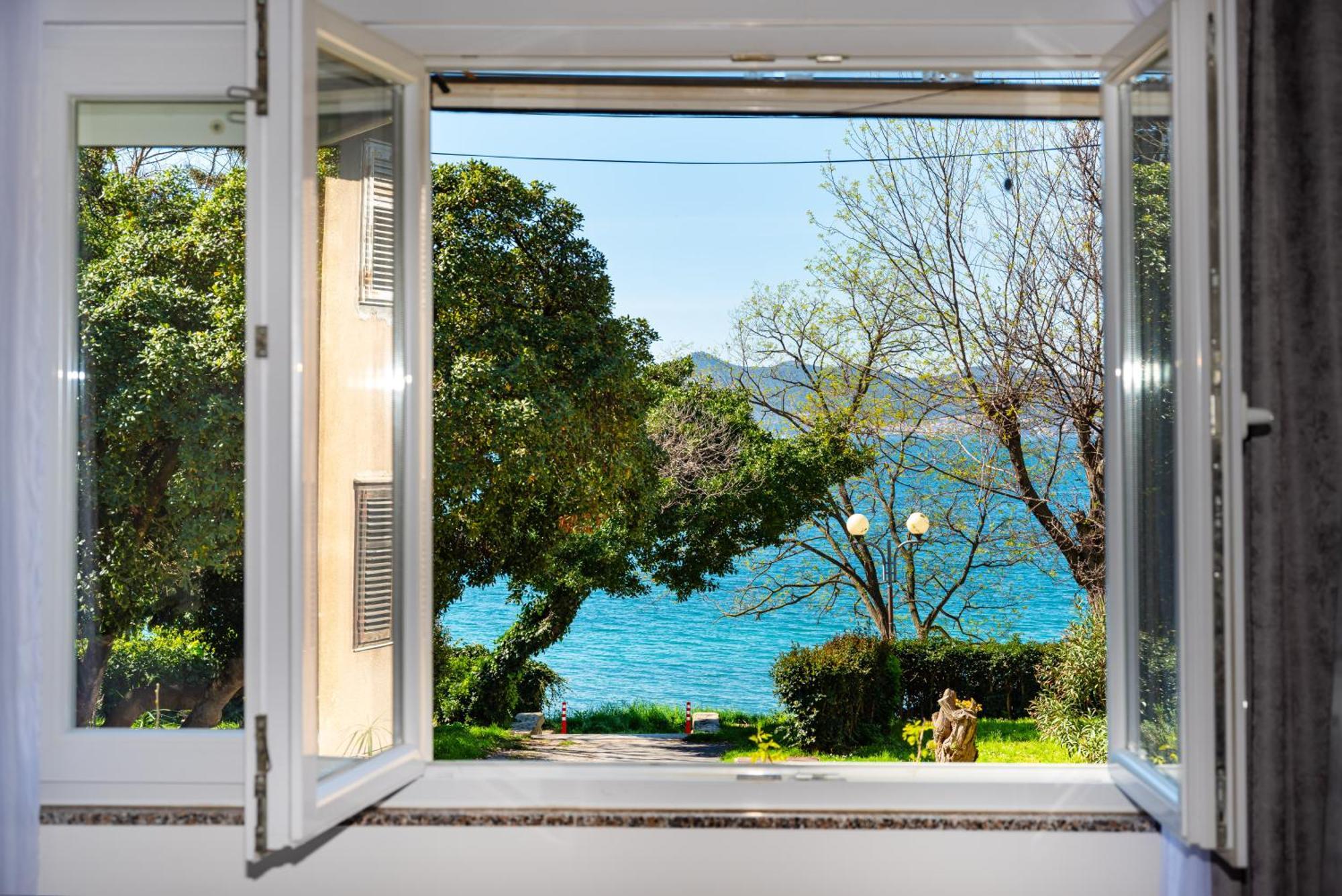 Kolovare Garden Oasis - First Row By Sea Apartment Zadar Exterior photo